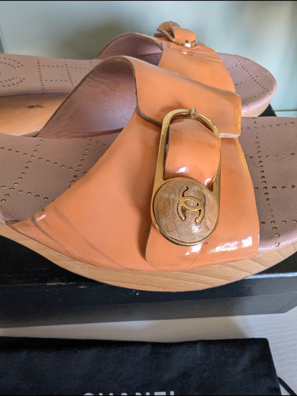 Chanel patent leather wooden platform slide mules - Picture 5 of 15